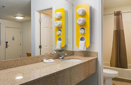 Bay St Louis Hotel | Motel 6 Bay Saint Louis, MS