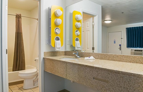 Bay St Louis Hotel | Motel 6 Bay Saint Louis, MS