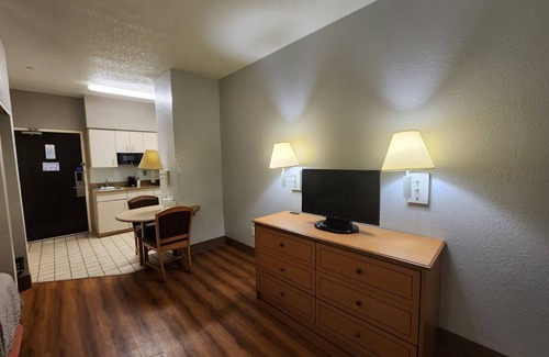 Biloxi Hotel | Motel 6 Biloxi, MS - Beach