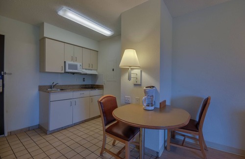 Biloxi Hotel | Motel 6 Biloxi, MS - Beach