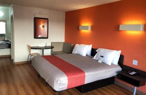 Dock Junction Hotel | Motel 6-Brunswick, GA