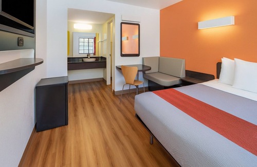 Carlsbad Hotel | Motel 6 Carlsbad, CA Beach