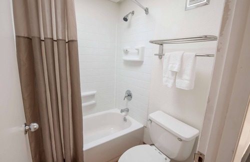 Briargate Hotel | Motel 6 Colorado Springs, CO - Air Force Academy