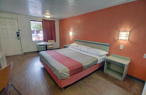 Cross Lanes Hotel | Motel 6 Cross Lanes, WV Goff Mountain Rd