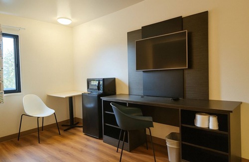 Duluth Hotel | Motel 6 Duluth, MN