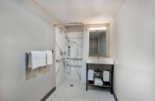 River Oaks Hotel | Motel 6 Fort Lauderdale, FL