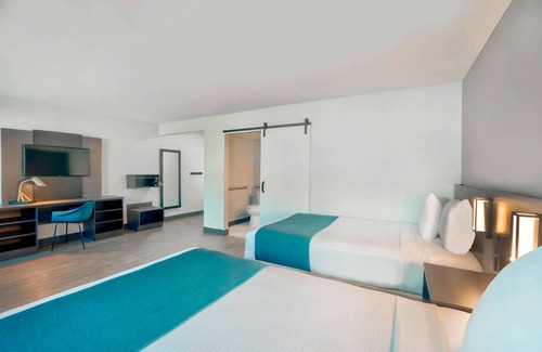 River Oaks Hotel | Motel 6 Fort Lauderdale, FL