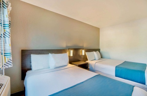 River Oaks Hotel | Motel 6 Fort Lauderdale, FL