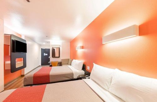 Fossil Creek Hotel | Motel 6 Fort Worth, TX - North - Saginaw