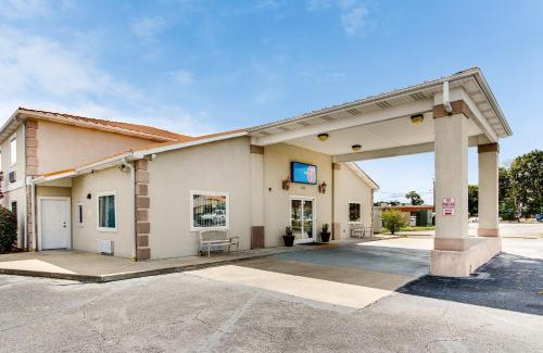 Hinesville Hotel | Motel 6-Hinesville, GA