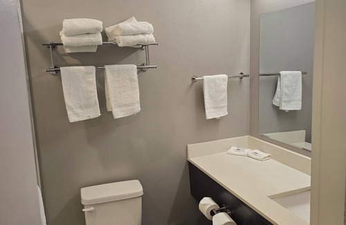 Westlake South Hotel | Motel 6 Los Angeles, CA - Downtown