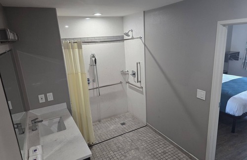 Westlake South Hotel | Motel 6 Los Angeles, CA - Downtown