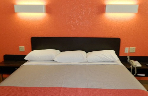 South Oklahoma City Hotel | Motel 6 Oklahoma City, OK - Airport East