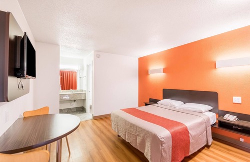 Central Oklahoma City Hotel | Motel 6 Oklahoma City, OK - Bricktown