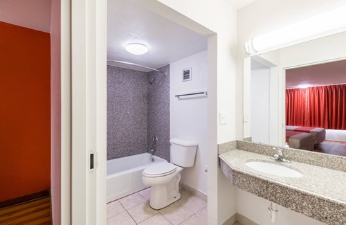 Central Oklahoma City Hotel | Motel 6 Oklahoma City, OK - Bricktown