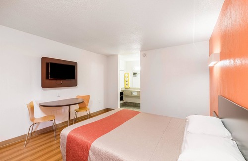 Central Oklahoma City Hotel | Motel 6 Oklahoma City, OK - Bricktown