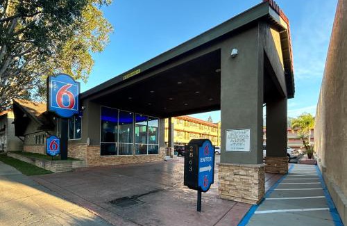 Lamanda Park Hotel | Motel 6 Pasadena, CA Old Town Pasadena Area