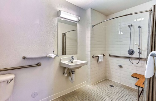 Pinole Hotel | Motel 6 Pinole, CA