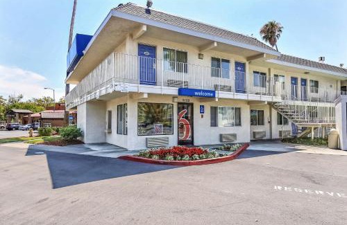 Pleasanton Hotel | Motel 6-Pleasanton, CA