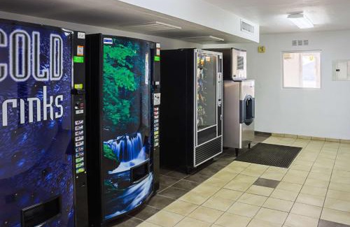 Porterville Hotel | Motel 6-Porterville, CA