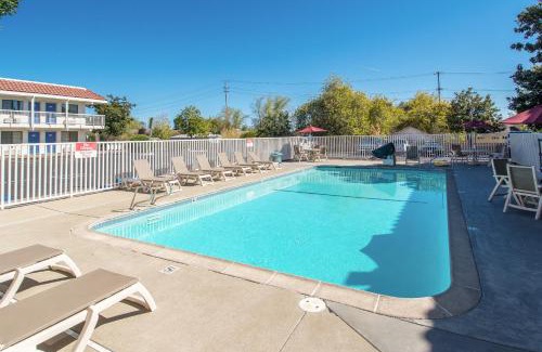 Redding Hotel | Motel 6-Redding, CA - South