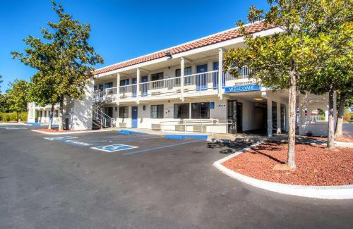 Redding Hotel | Motel 6-Redding, CA - South
