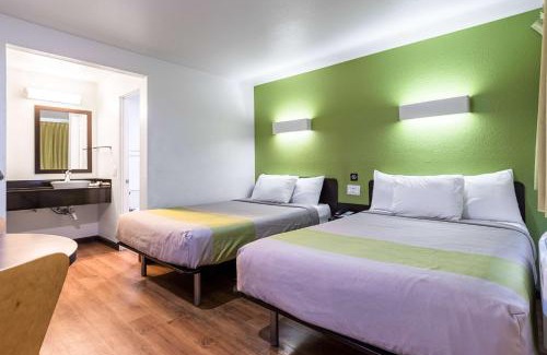 Riverside Hotel | Motel 6 Riverside, CA - UCR East