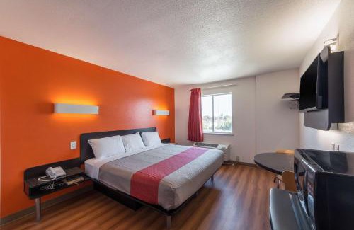 San Antonio Hotel | Motel 6-San Antonio, TX - Downtown - Alamo Dome