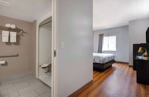 Southside Hotel | Motel 6 San Antonio, TX - South