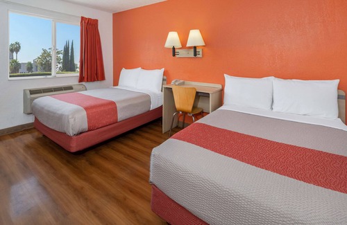 North Hills West Hotel | Motel 6 Sepulveda, CA - Los Angeles - Van Nuys - North Hills