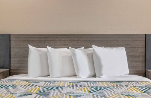 South Gate Hotel | Motel 6 South Gate, CA