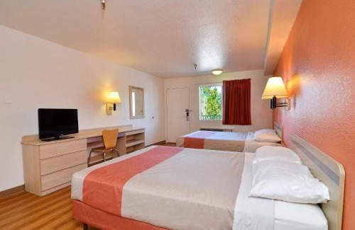Twentynine Palms Hotel | Motel 6-Twentynine Palms, CA