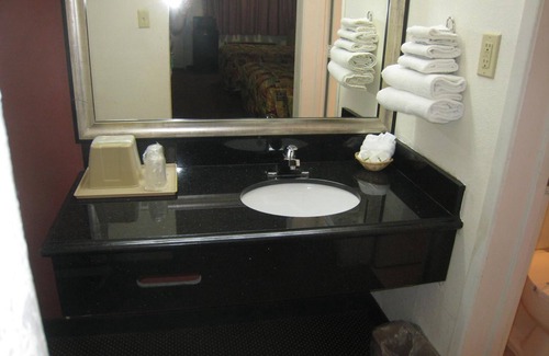 Maricopa Hotel | Motel 8