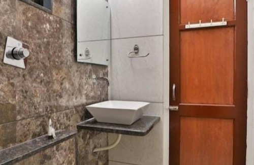 Vallabh Vidhyanagar Hotel | Motel Sanvaria Regency