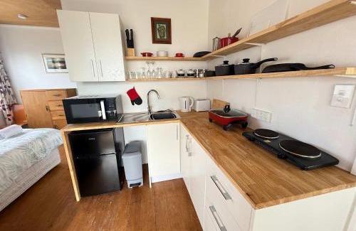 Collingwood Apartment | Motel style Unit in the Heart of Collingwood