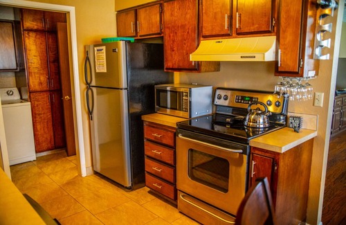 Eagle House | Mother-In-Law Mansion in the Heart of Eagle - 3 bedroom home