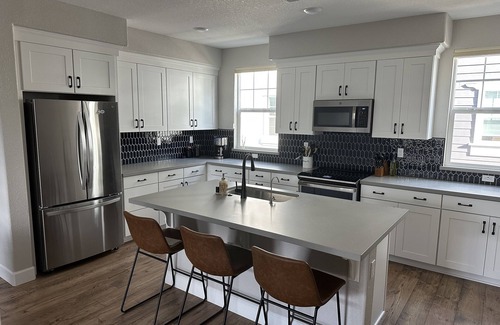 Napa House | /motivated for long-term renters/3/2.5, 2-car garage, ~360 mbps wifi