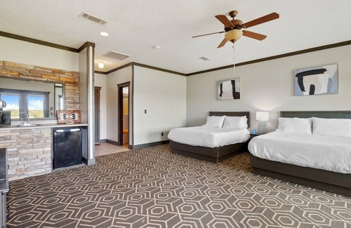 Graford Hotel | MotorBoat Inn Suite 10