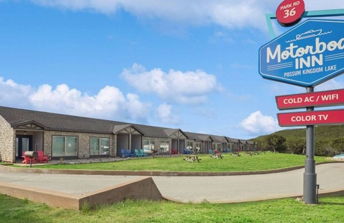 Graford Hotel | MotorBoat Inn Suite 3