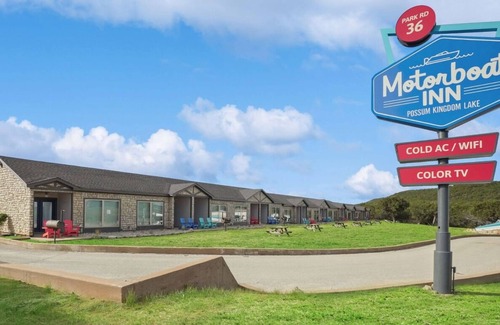 Graford Hotel | MotorBoat Inn Suite 8