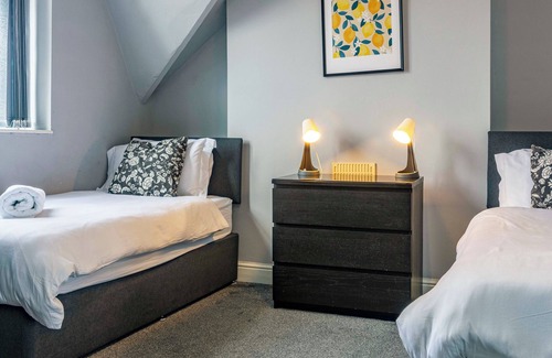 Nottingham House | Motorpoint Arena House - walking distance to Nottingham city centre - sleeps 10