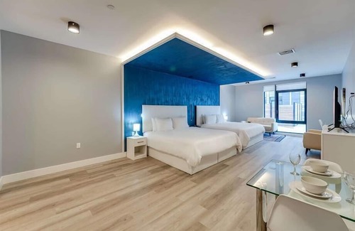 Port Morris Hotel | Mott Haven Studio 2K BR | Business Center + Lounge
