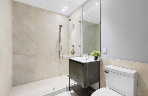 Port Morris Hotel | Mott Haven Studio 2Q Bal BR | Easy access to I-87