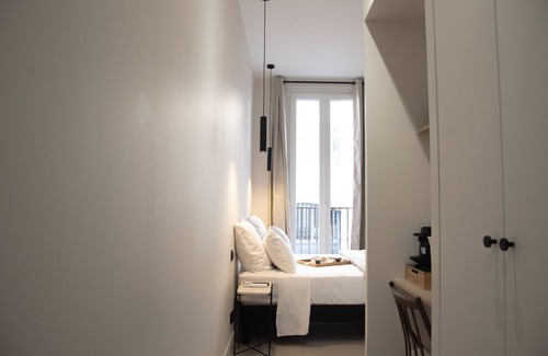 1st Arrondissement Hotel | Mouchki