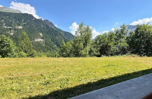 Champagny-en-Vanoise Condo | Mouflon Mountain View & Terrace – Spa & Pool
