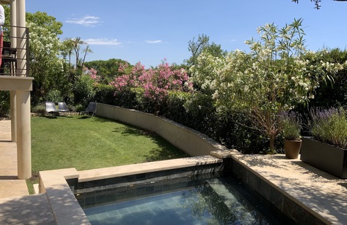 Mougins Apartment | Mougins Collection - Suite with whirlpool and overflow bath in Mougins Village