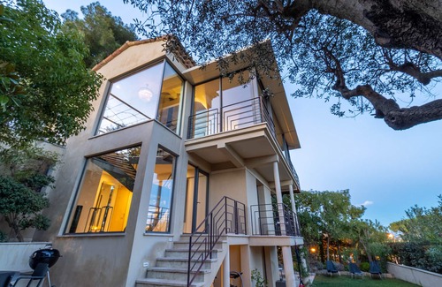 Mougins Apartment | Mougins Collection - Suite with whirlpool and overflow bath in Mougins Village