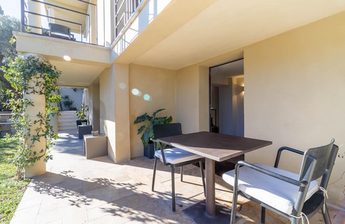 Mougins Apartment | Mougins Collection - Suite with whirlpool and overflow bath in Mougins Village