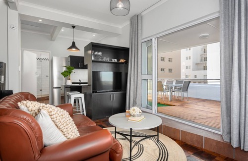 Green Point Apartment | Mouille Point Beach Front Apartment with Views