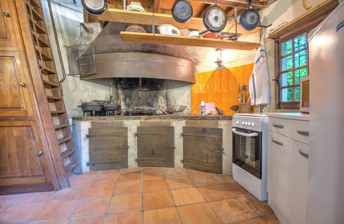 Neuvic House | Moulin de Villeverneix and its tower, Neuvic on the banks of the Vern for 6, 8 people